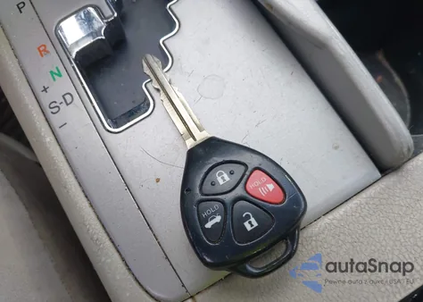 2011 Toyota Camry Le z USA, uszkodzony, nr VIN 4T1BF3EK7BU703962